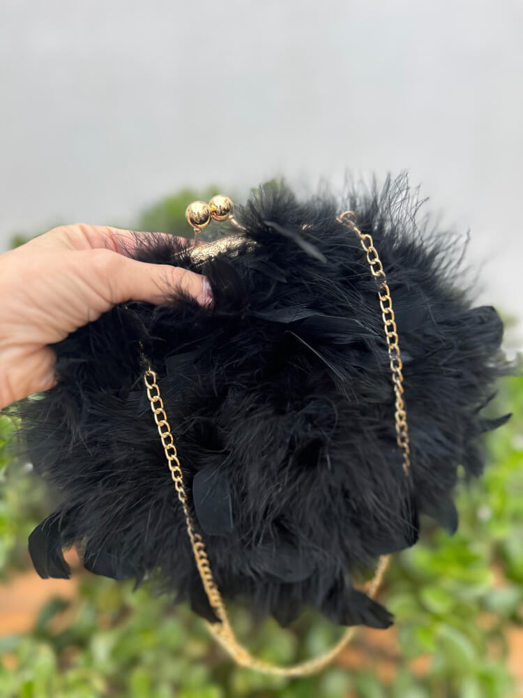 Bolso negro de pluma