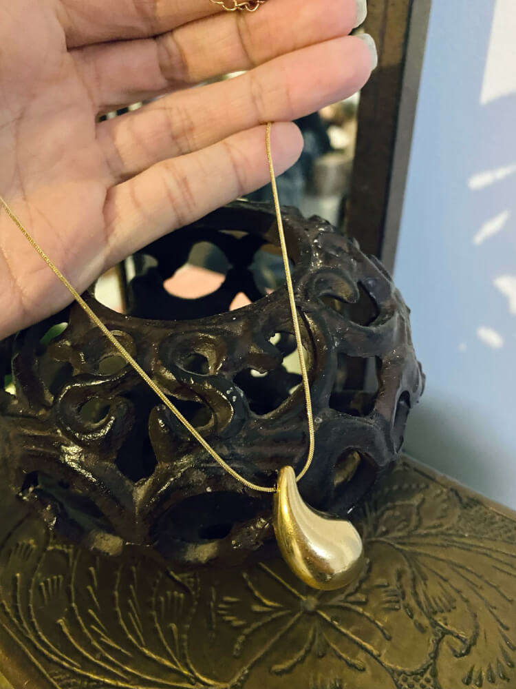Cadena y Colgante Dorado Mate