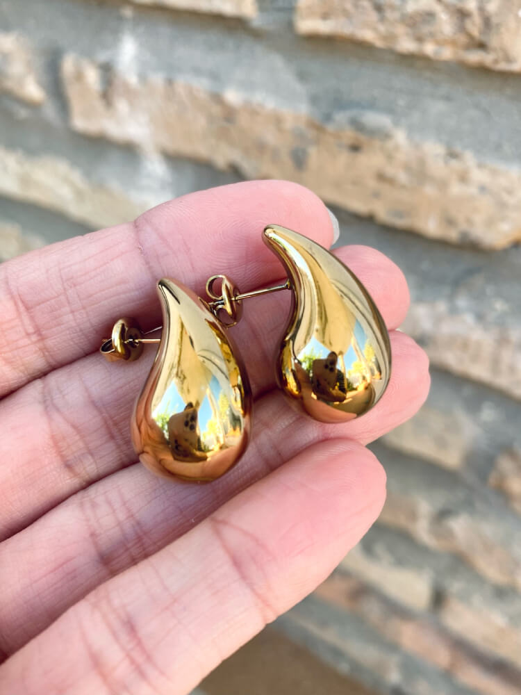 Pendientes Dorados con Forma de Gota
