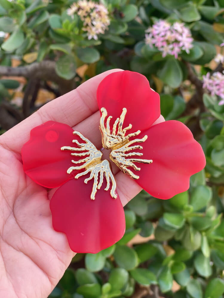Pendiente forma mariposa en rojo y dorados