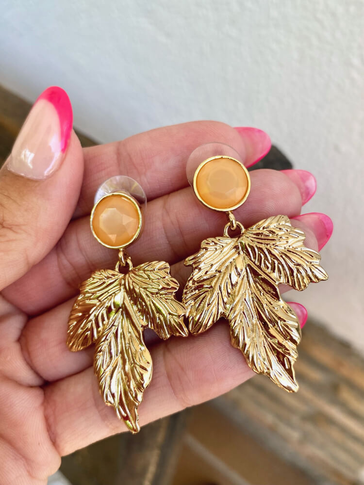 Pendientes Dorados con Forma de Hoja