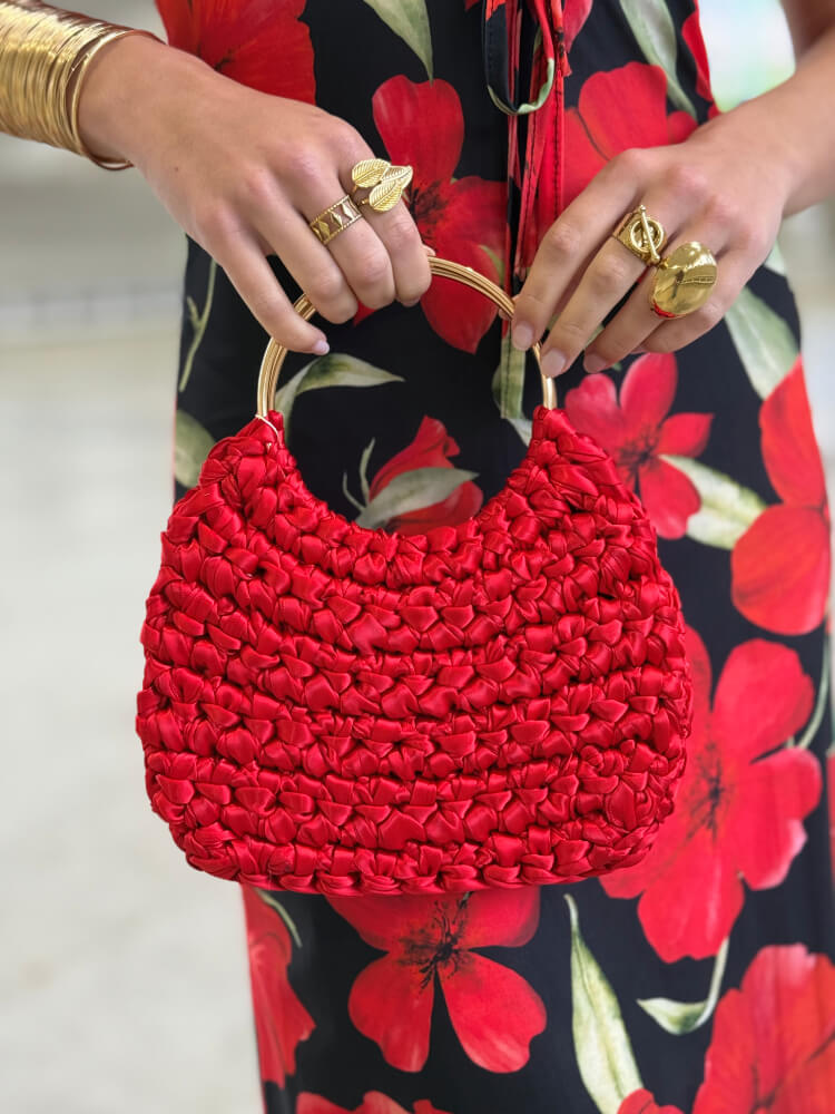 Bolso Rojo Con Asa Dorada
