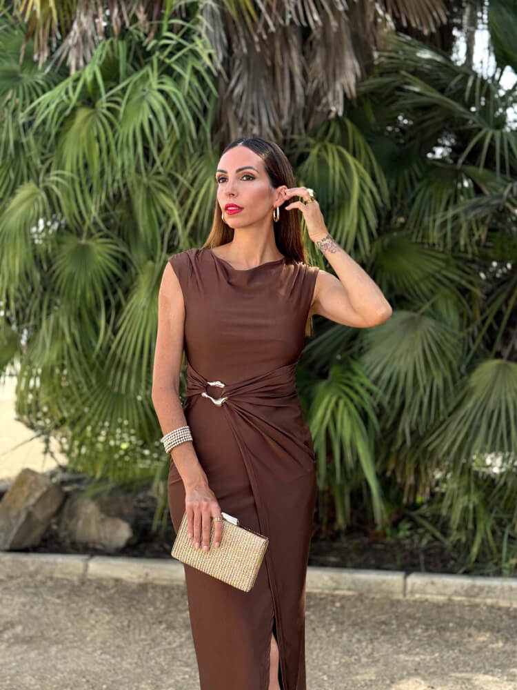 Vestido Marrón Con Detalle Dorado