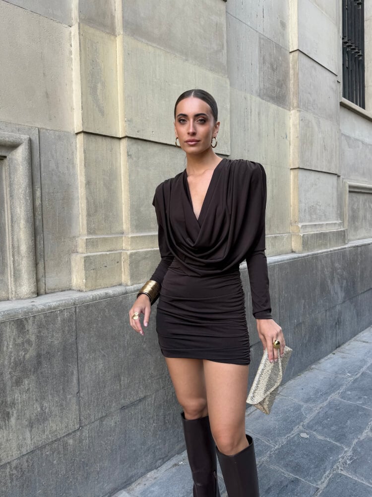 Vestido Negro De Licra Fría Con Hombreras