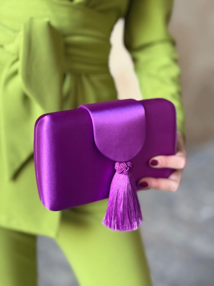 Bolso Morado Satinado Con Borla