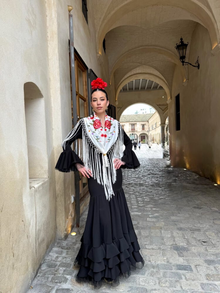 Vestido Con Volantes Y Tul Decorativo