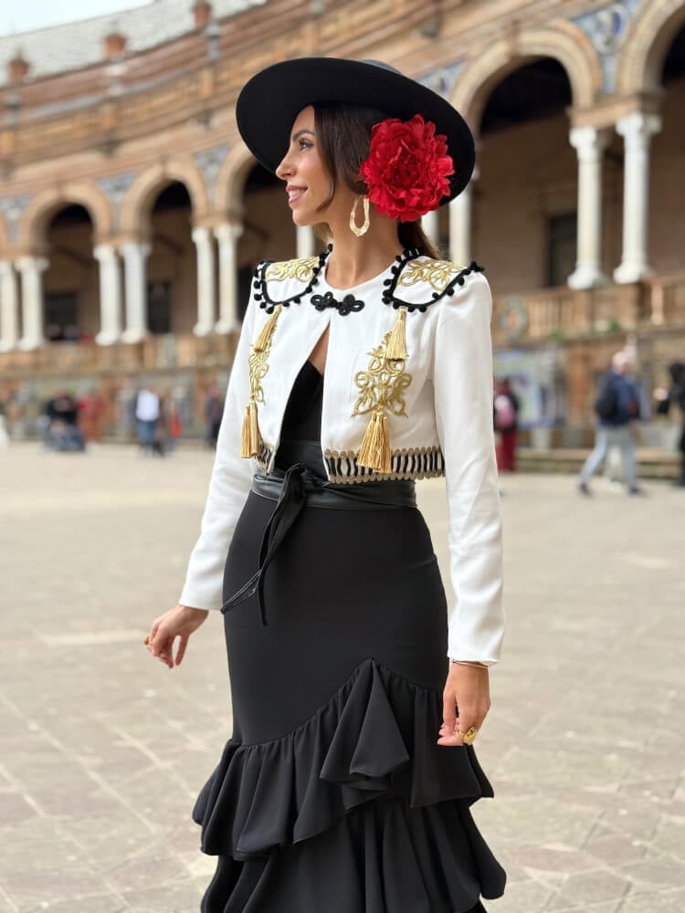 Chaqueta De Color Blanco Con Detalles