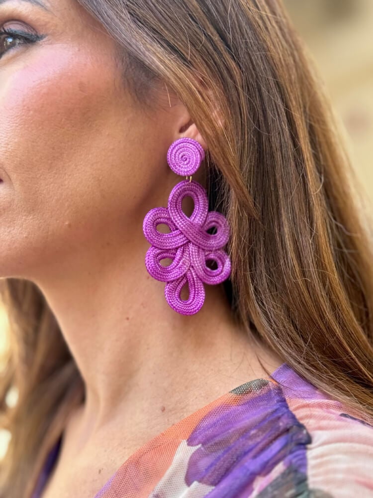 Pendientes en tono morado elegantes