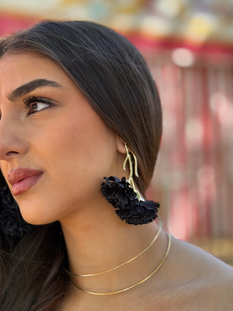 Pendientes elegantes en acero inoxidable dorado detalle floral