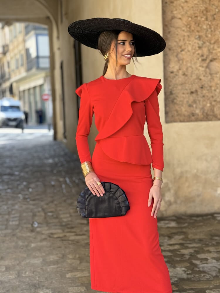 Vestido rojo elegante en crespón elástico fluido