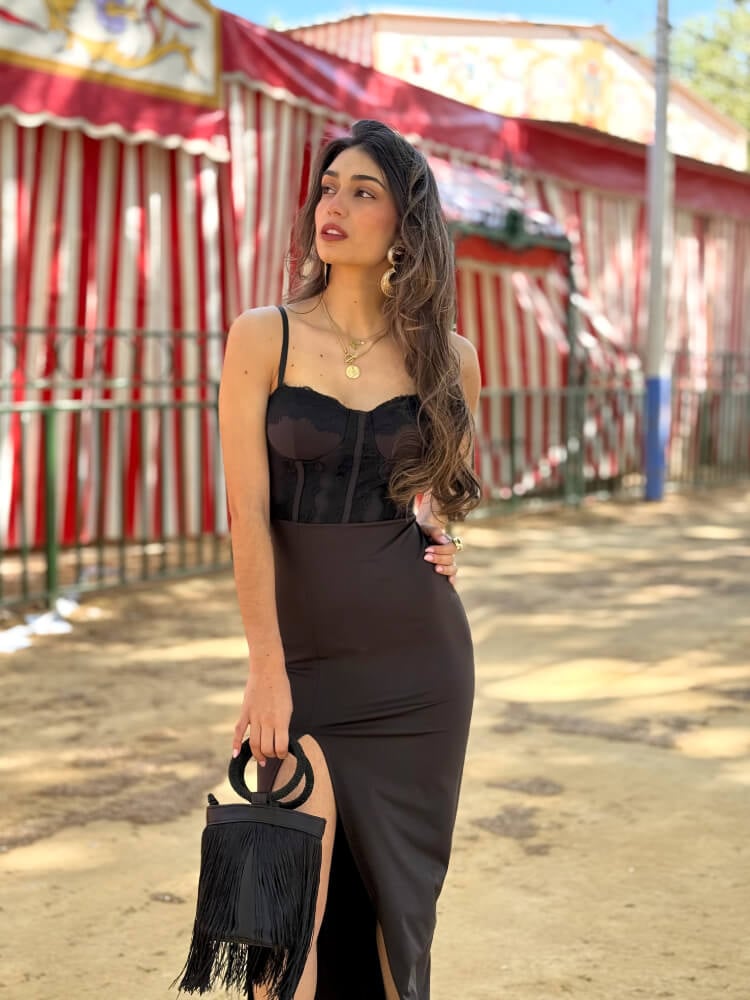 Vestido negro con encaje detalle de licra fría