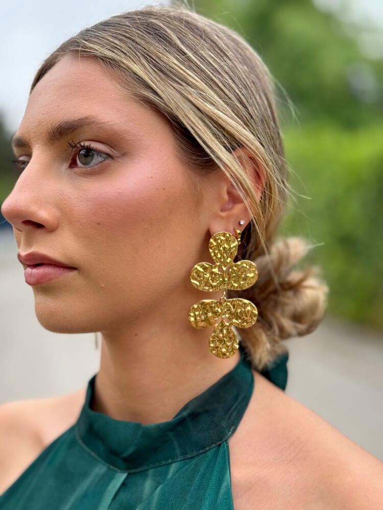 Pendientes en dorado con forma de flor