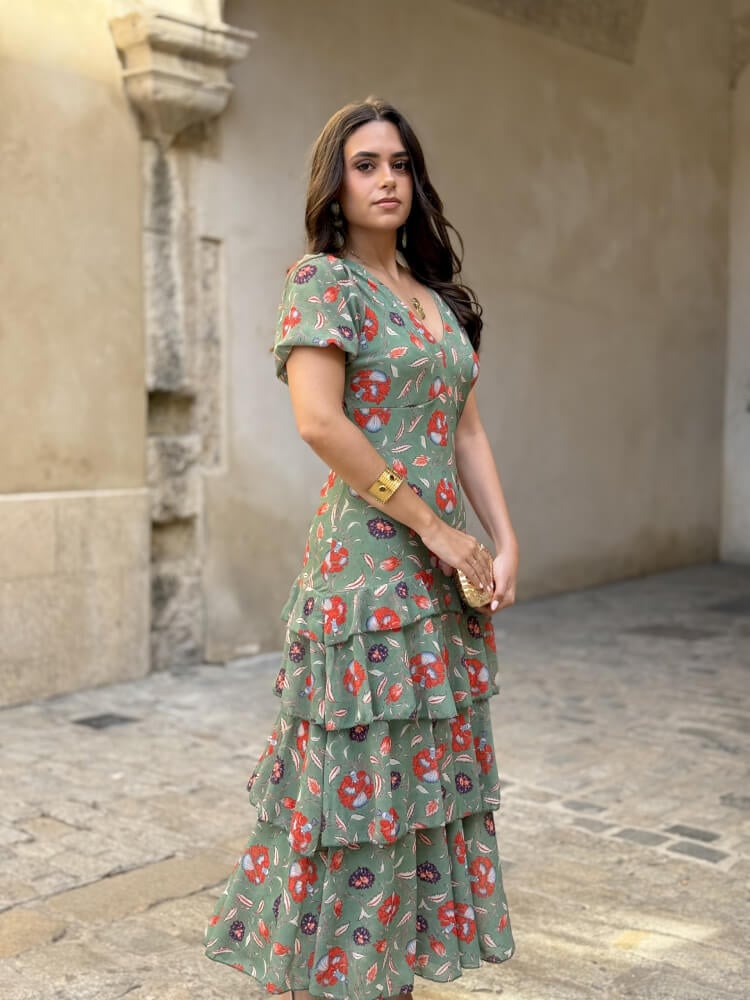 Vestido de invitada tonos verdes rojos y morados tejido fluido elegante
