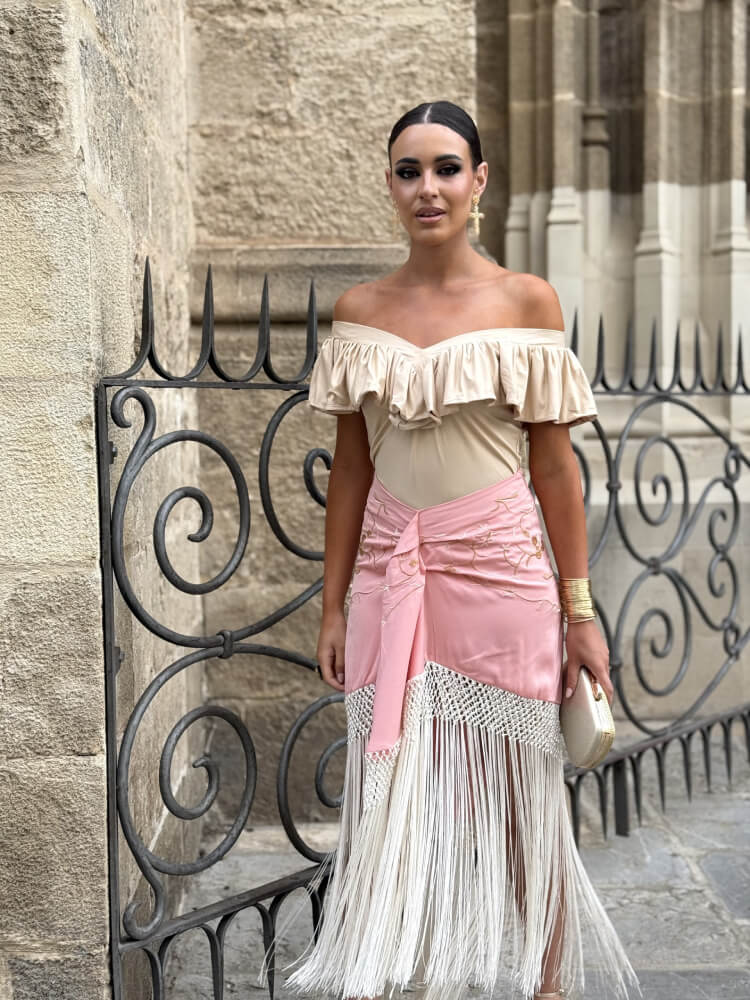 Falda en tela satinada flecos en color beige