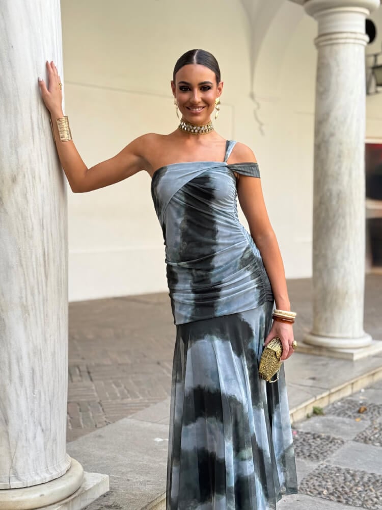 Vestido En Tul Estampado Tie-Dye En Tonos Grises Y Negros Para Invitada