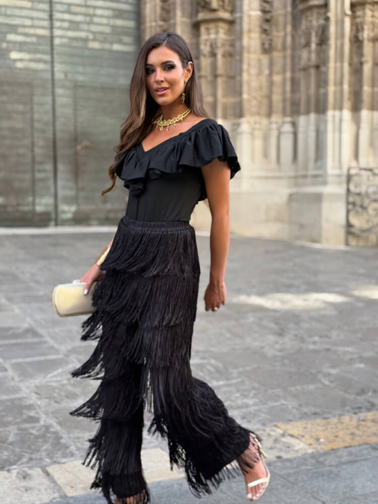 Pantalón negro satinado con flecos para invitadas