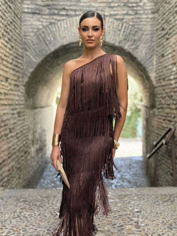 Vestido marrón asimétrico