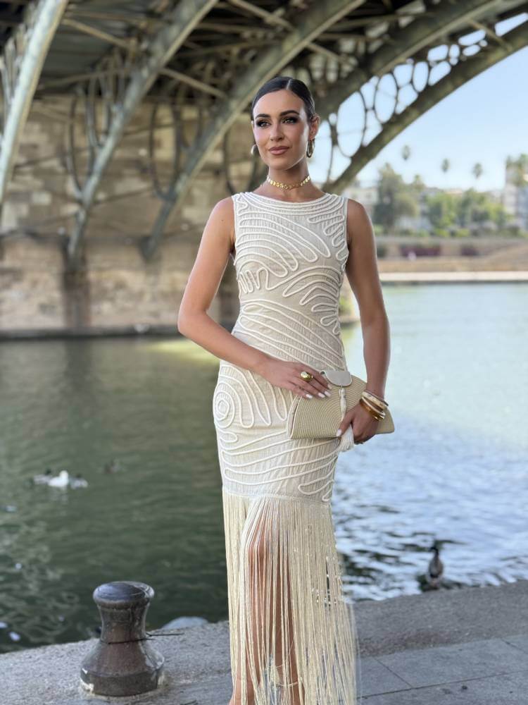 Vestido beige de invitada de boda