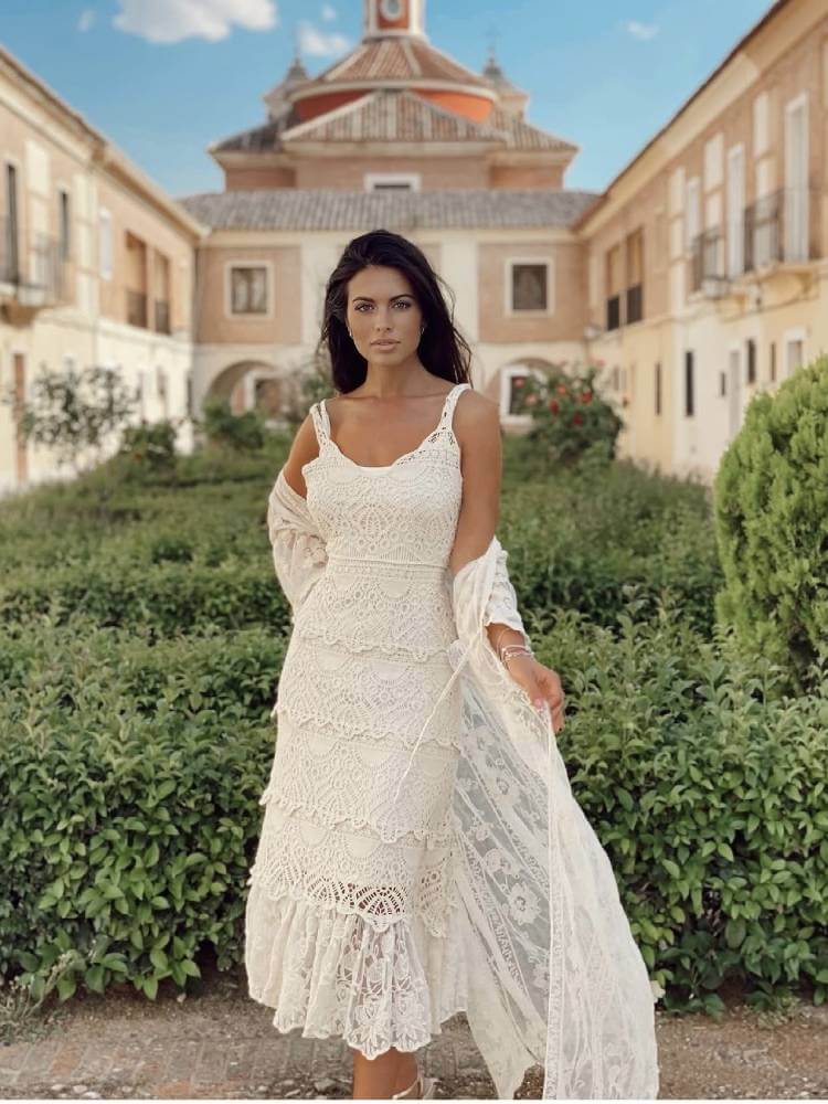 Vestido midi en tejido crochet beige