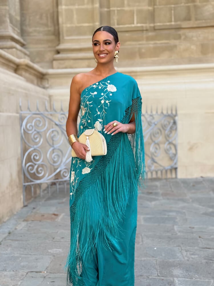 Vestido en tejido tela bordado