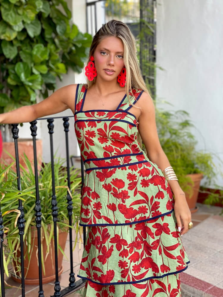 Vestido Volantes verde flores rojas con estampado veraniego