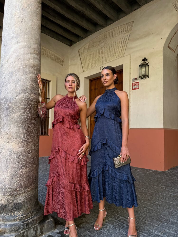Vestido en tejido sedoso estampado de flores para invitada