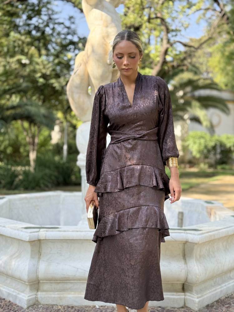 Vestido largo en tejido sedoso con acabado brillante