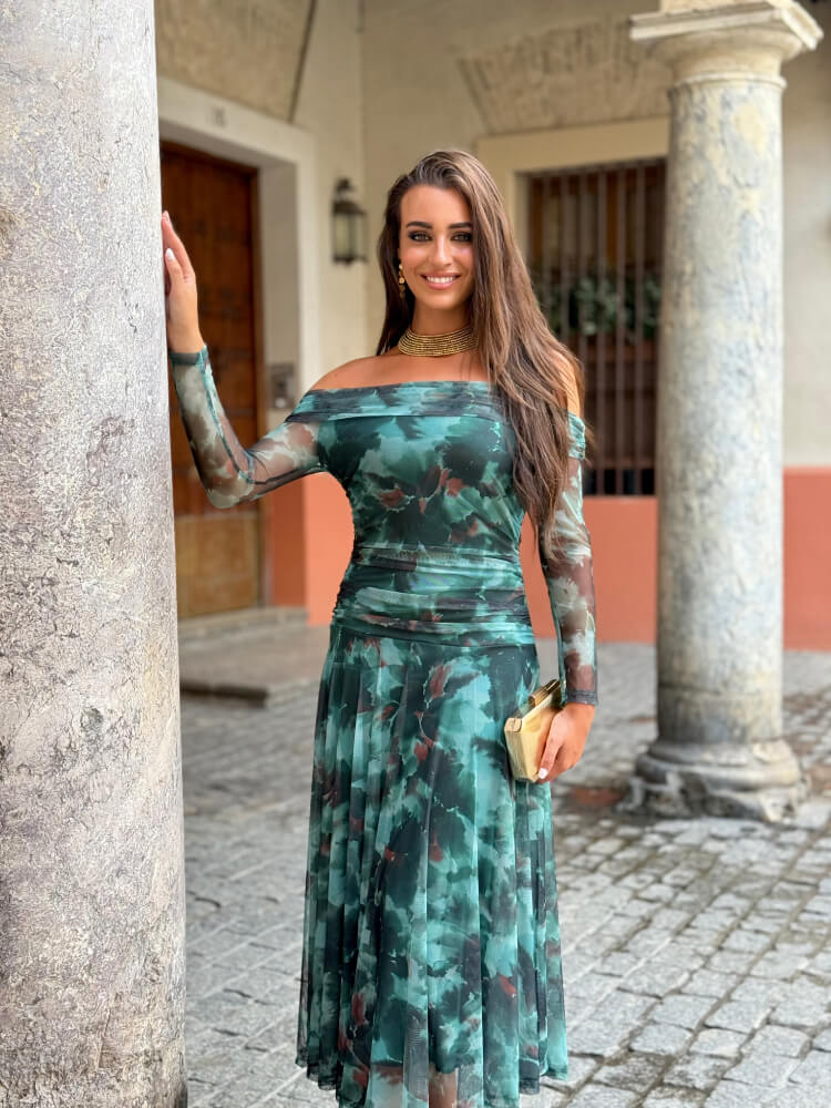 Vestido verde en tul elástico para invitadas