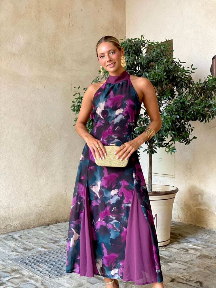 Vestido de gasa con vuelo y escote halter anudado al cuello